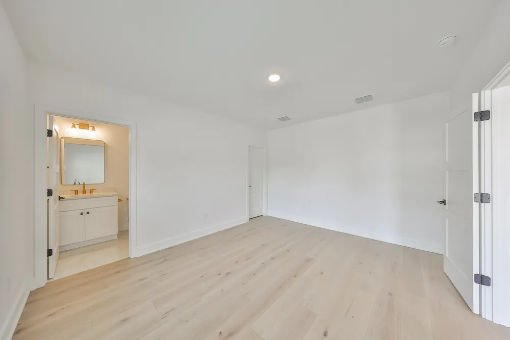 First-floor guest suite at 1206 W Lemon with its own en-suite bath