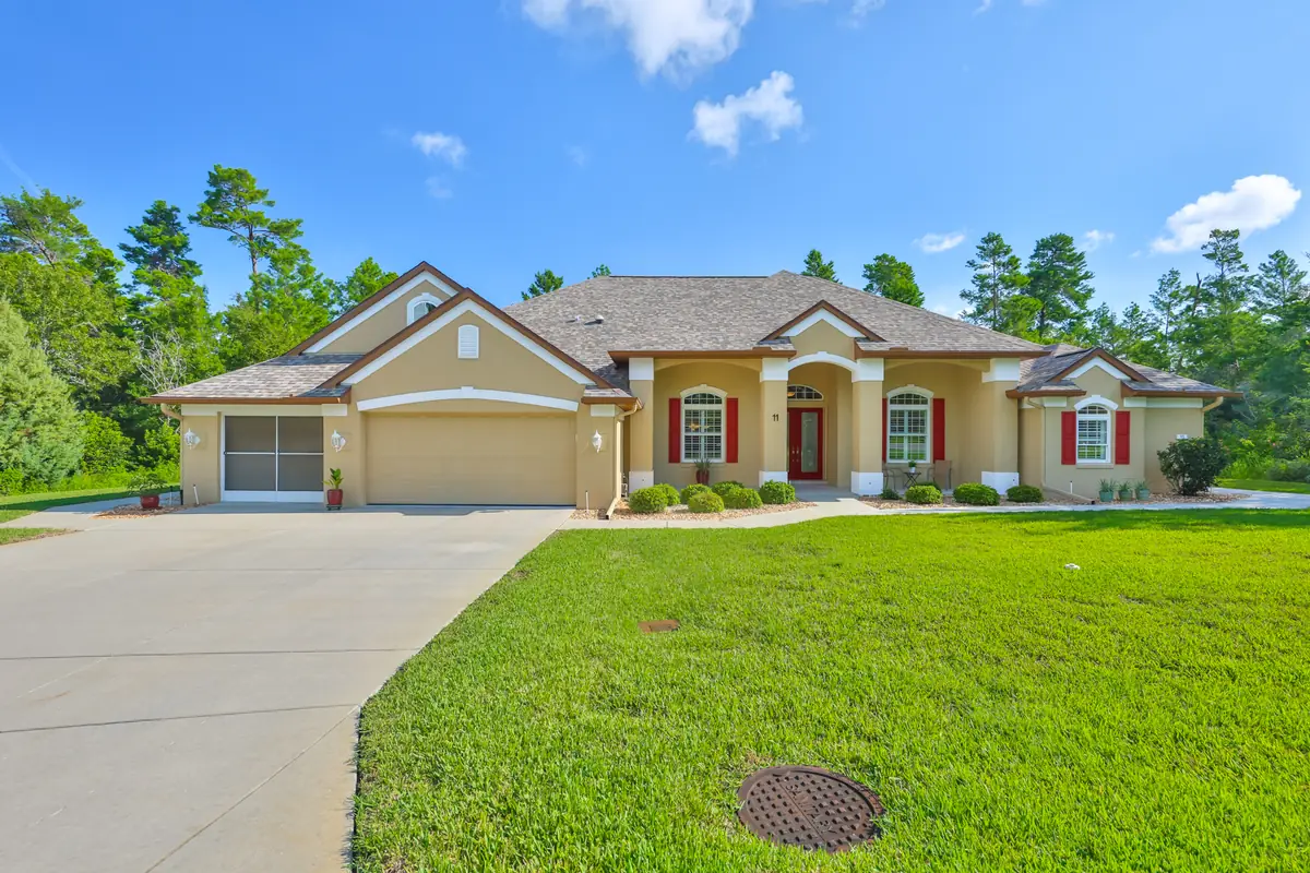 Sprawling Florida estate entrance
